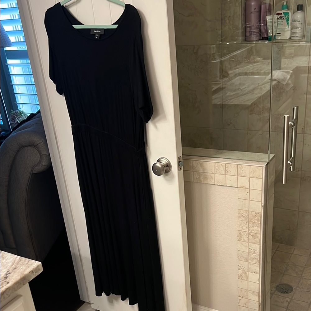 Elegant Black Maxi Dress